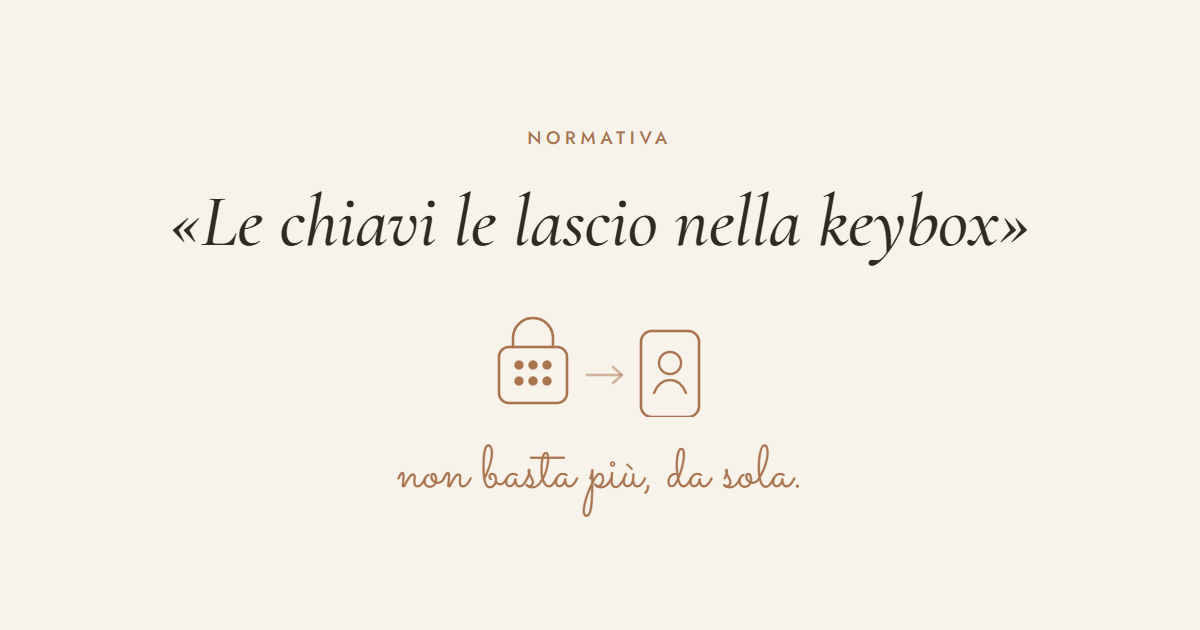 Keybox con tastierino accanto a uno schermo con videochiamata per l'identificazione dell'ospite
