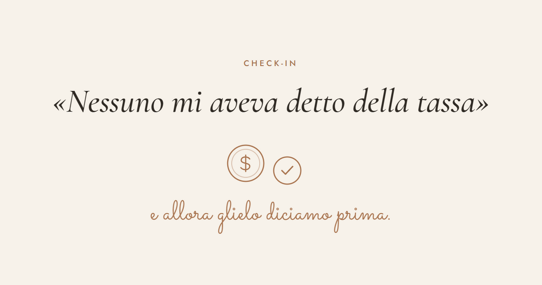 Moneta con simbolo dell'euro accanto a un segno di spunta, a indicare la tassa di soggiorno comunicata in anticipo