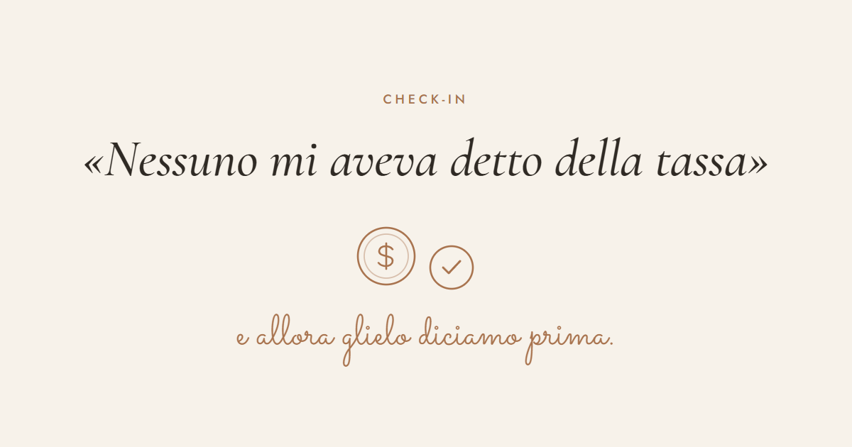Moneta con simbolo dell'euro accanto a un segno di spunta, a indicare la tassa di soggiorno comunicata in anticipo